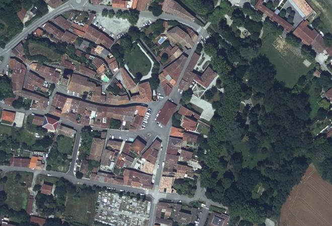 Vue aérienne Halle, Auriac-sur-Vendinelle