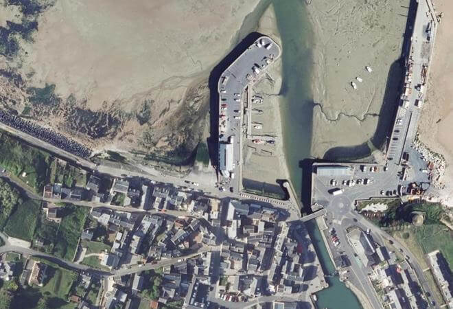 Vue aérienne Halle aux poissons, Port-en-Bessin-Huppain