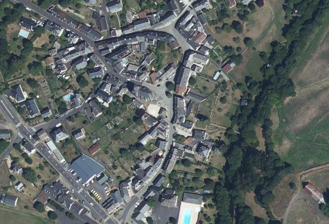 Vue aérienne Halle, Saint-Martin-Valmeroux