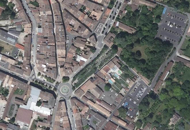 Vue aérienne Langon, marché de dimanche, Langon