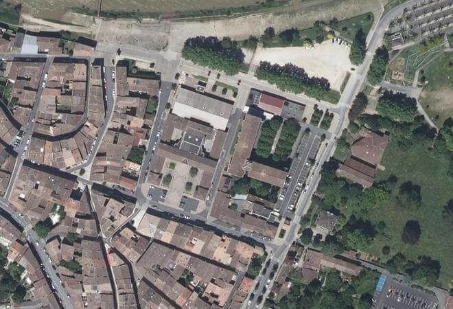 Vue aérienne Langon, marché de vendredi, Langon