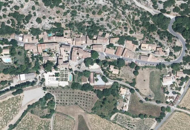 Vue aérienne Le Marché du Partage, Arboras