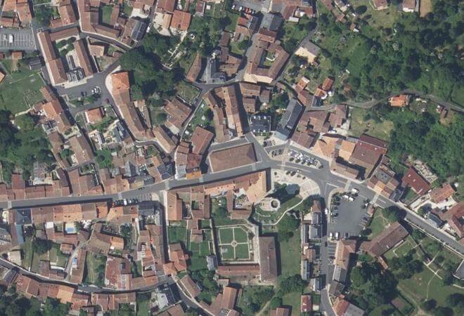 Vue aérienne Les Halles, Charroux