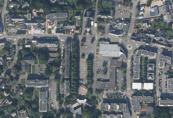 Vue aérienne Marché alimentaire et de produits manufacturés, Chartres-de-Bretagne