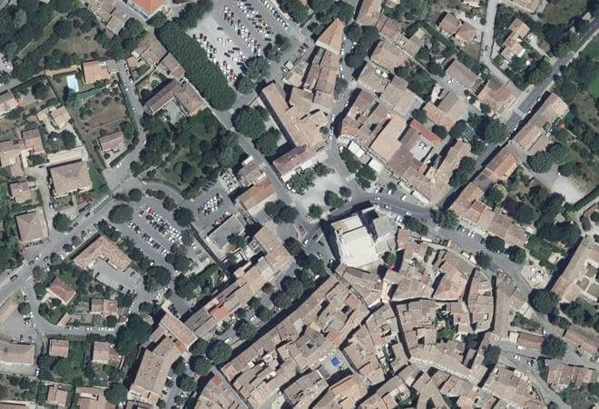 Vue aérienne Marché Bio Forcalquier, Forcalquier