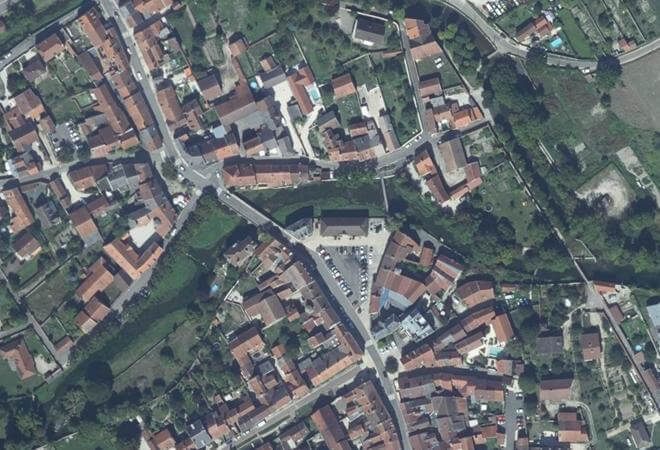Vue aérienne Marché couvert, Is-sur-Tille