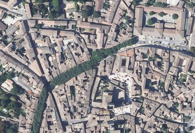 Vue aérienne Marché d'Uzès, Uzès