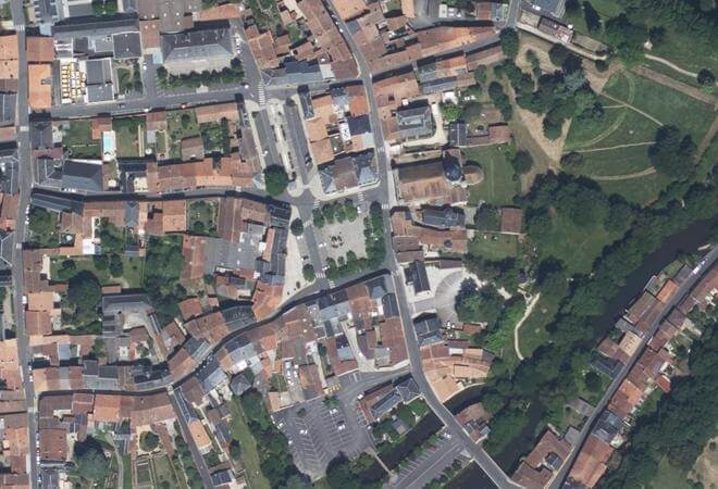 Vue aérienne Marché de Civray, Civray