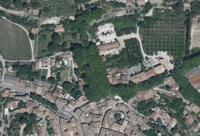Vue aérienne Marché de Cucuron, Cucuron