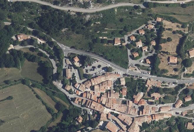 Vue aérienne Marché de Gréolières, Gréolières