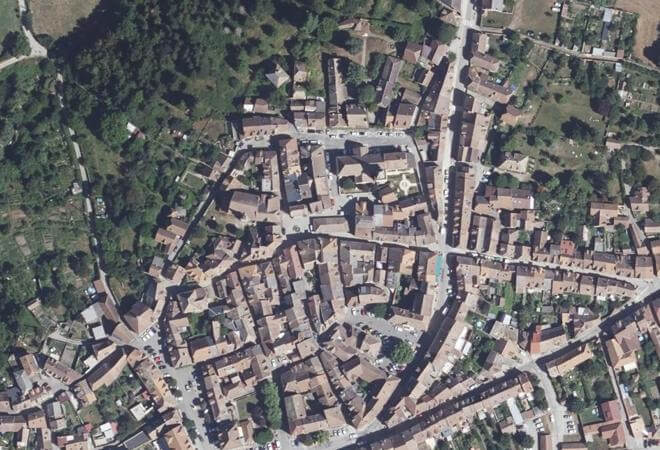 Vue aérienne Marché de la Halle, Mens