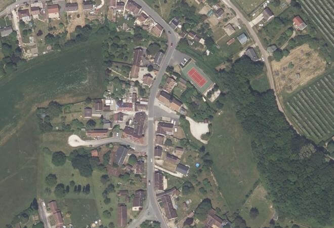 Vue aérienne Marché de la Place de l'église, La Selle-en-Hermoy