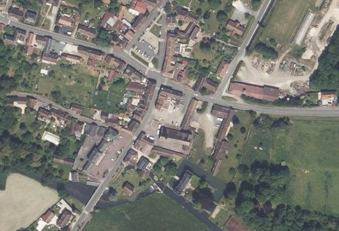 Vue aérienne Marché de la Place de l'Eglise, La Selle-sur-le-Bied