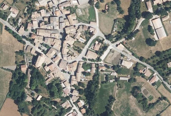 Vue aérienne Marché de Lachau, Lachau