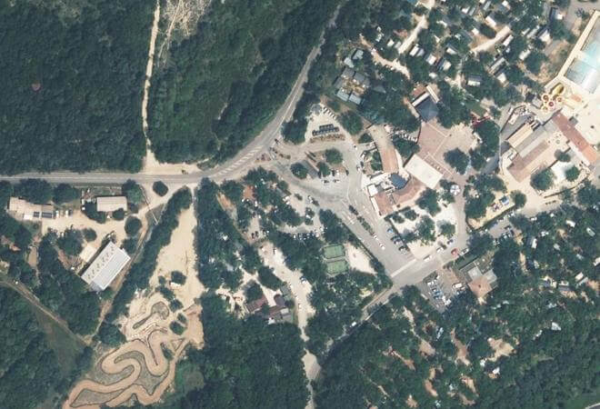 Vue aérienne Marché de Larnas, Larnas