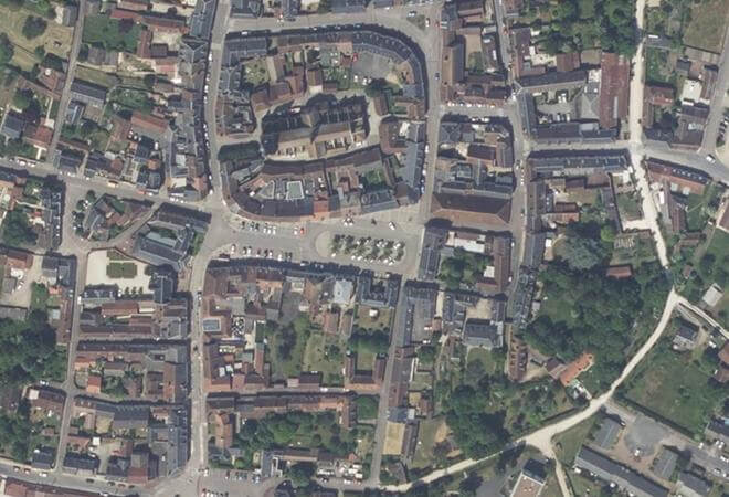 Vue aérienne Marché de Lorris, Lorris