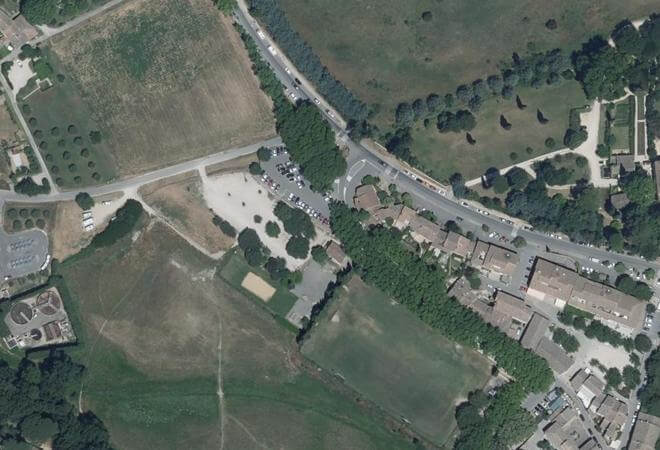 Vue aérienne Marché de Lourmarin, Lourmarin