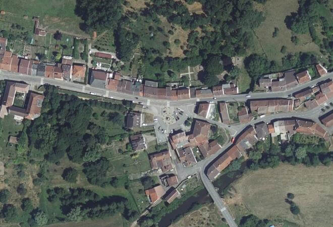 Vue aérienne Marché de Monthureux-sur-Saône, Monthureux-sur-Saône