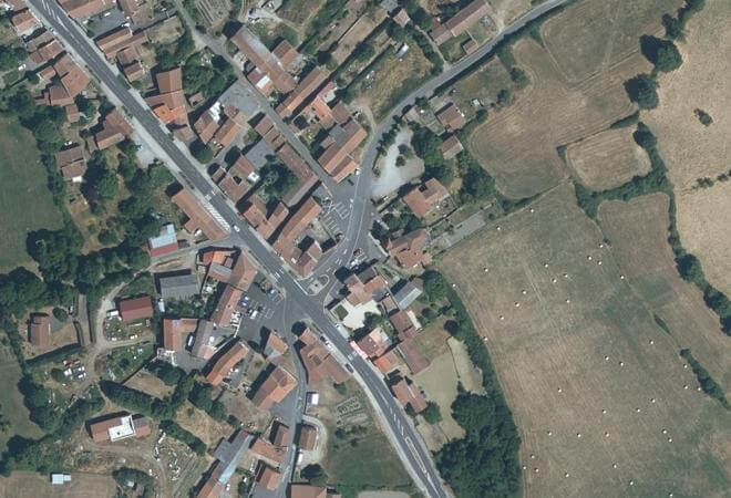 Vue aérienne Marché de Pays (tous les mardis soir), La Chomette
