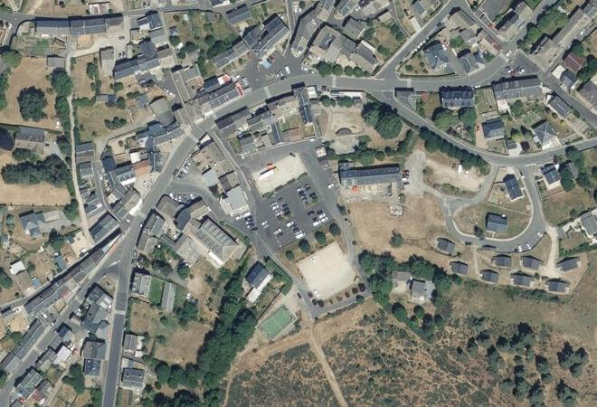 Vue aérienne Marché de Peyre en Aubrac, Peyre en Aubrac