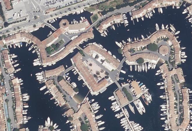 Vue aérienne Marché de Port Grimaud, Grimaud