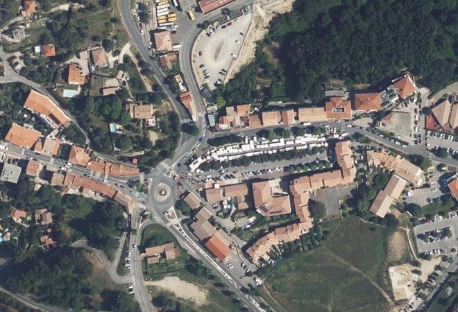 Vue aérienne Marché de Pré du Lac, Châteauneuf-Grasse