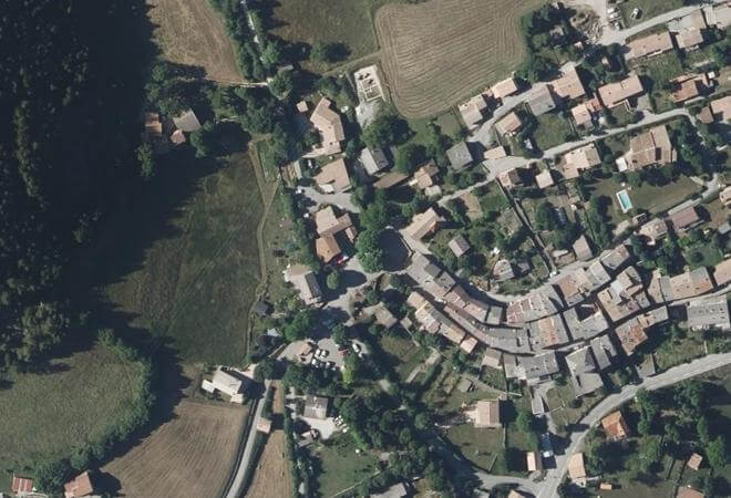 Vue aérienne Marché de producteurs exceptionnel, La Mure-Argens