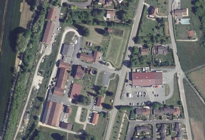Vue aérienne Marché de producteurs locaux à Simone, Châteauvillain
