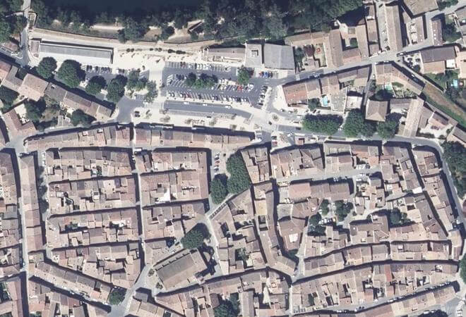 Vue aérienne Marché de Roquemaure, Roquemaure