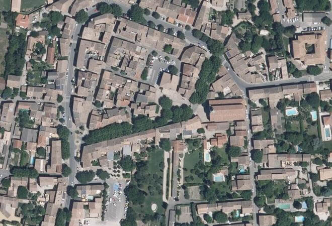 Vue aérienne Marché de Sainte-Cécile-les-Vignes, Sainte-Cécile-les-Vignes