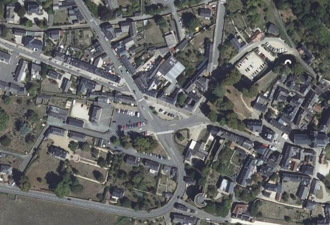 Vue aérienne Marché de Sainte-Suzanne-et-Chammes, Sainte-Suzanne-et-Chammes