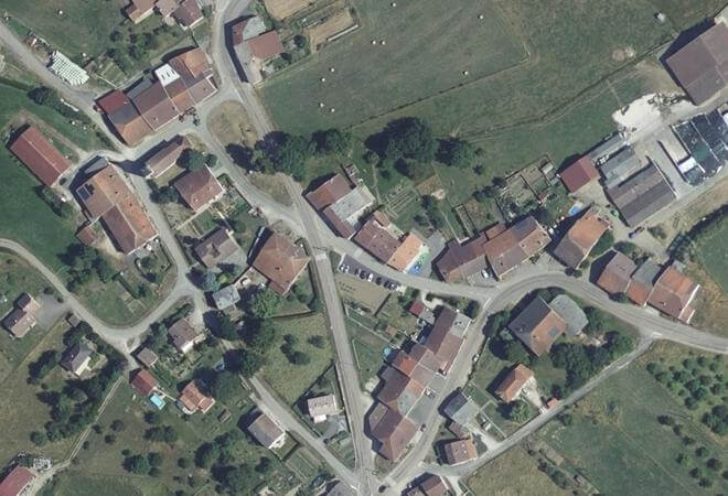 Vue aérienne Marché des producteurs locaux, Auzainvilliers