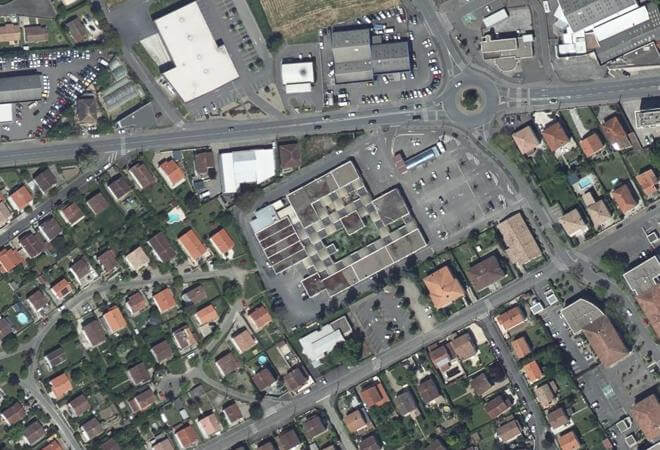 Vue aérienne Marché du Chat d'Oc, Le Passage