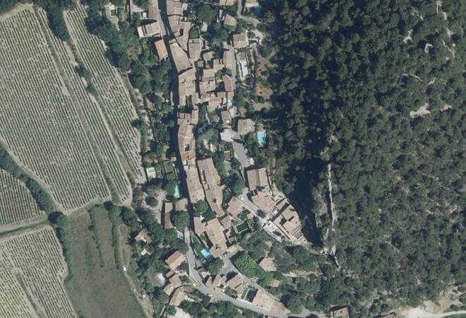 Vue aérienne Marché du jeudi, Séguret