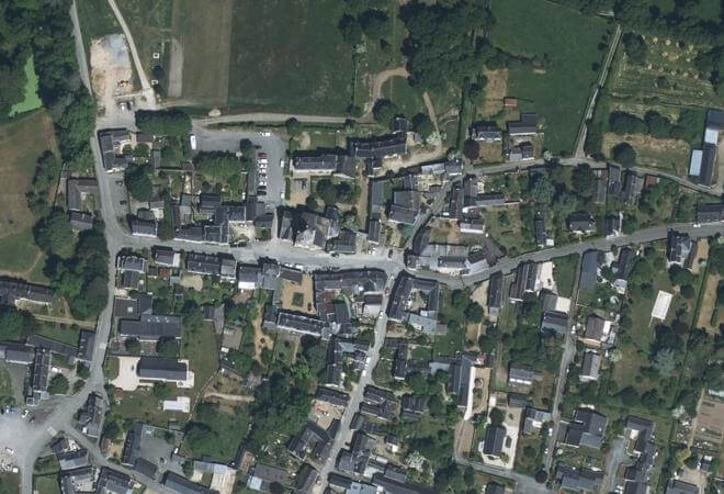 Vue aérienne Marché estival de Saint-Rémy-la-Varenne, Brissac Loire Aubance