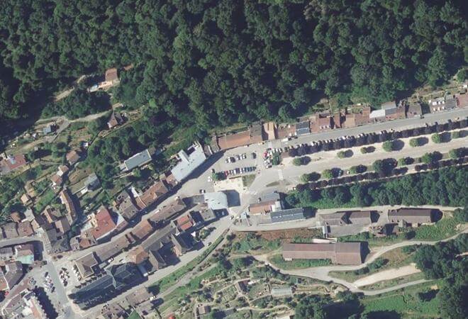 Vue aérienne Marché Hebdomadaire de Plombières les Bains, Plombières-les-Bains
