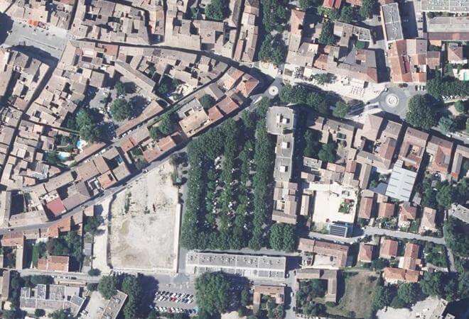 Vue aérienne Marché hebdomadaire du mercredi matin, Bagnols-sur-Cèze