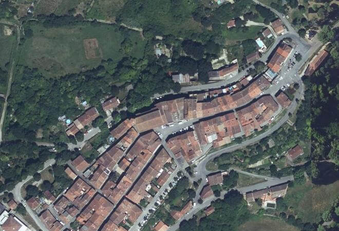 Vue aérienne Marché Hebdomadaire du Village, Saint-Ybars