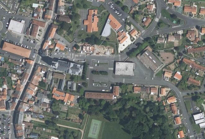Vue aérienne Marché Hebdomadaire, Trémentines