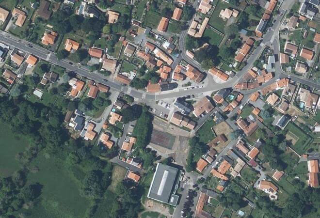 Vue aérienne Marché local, Saint-Léger-les-Vignes
