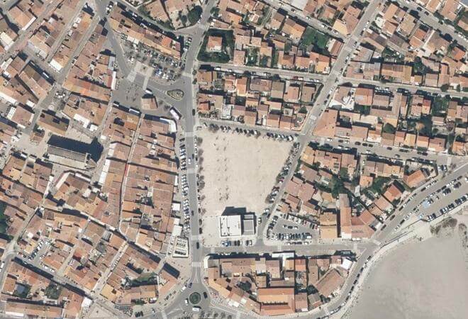 Vue aérienne Marché provençal, Saintes-Maries-de-la-Mer