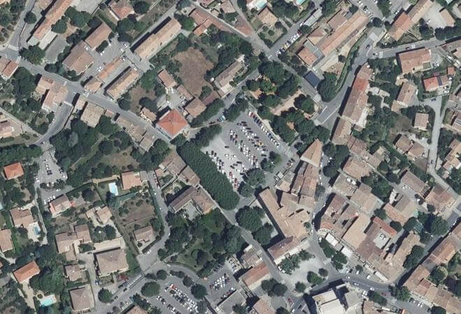 Vue aérienne Marché Provencal, Forcalquier