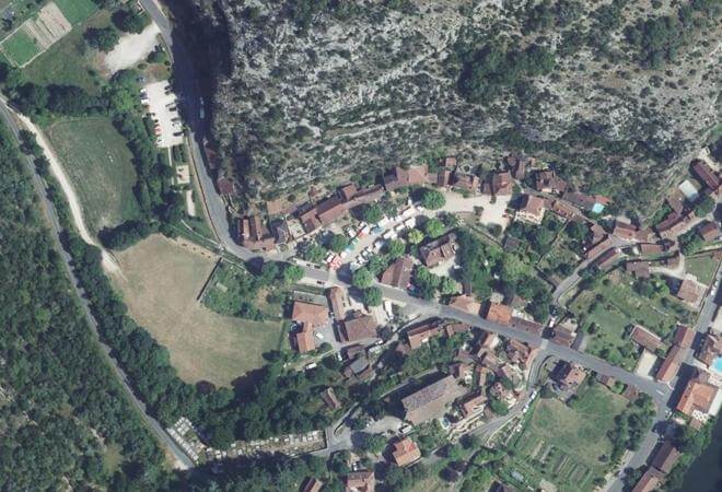 Vue aérienne Mon marché Cabrerets, Cabrerets
