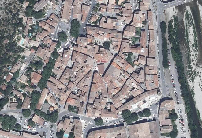 Vue aérienne Place Couverte, Anduze