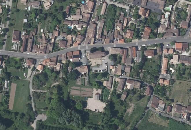 Vue aérienne Place de l'Église, Saint-Pierre-d'Aurillac
