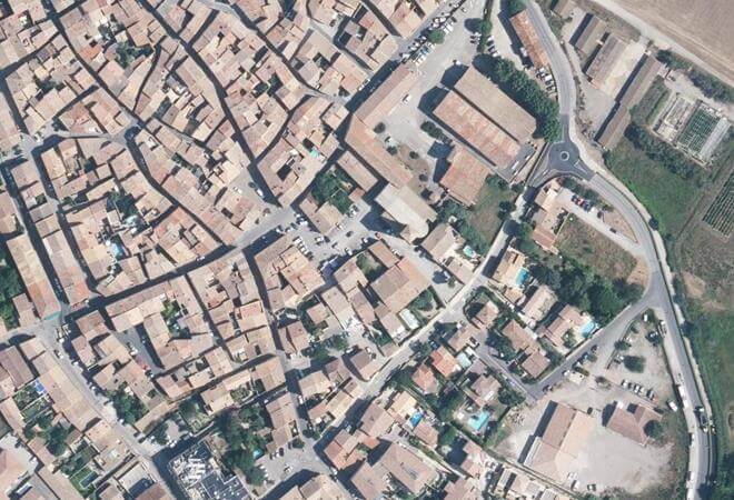 Vue aérienne Place de l'église, Villeneuve-lès-Maguelone