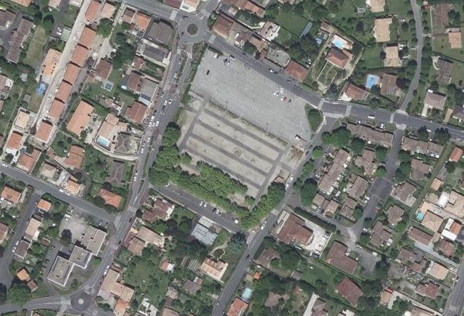 Vue aérienne Place de la Commune de Paris, Bassens