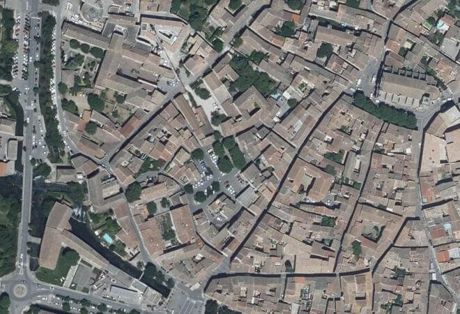 Vue aérienne Place de la Juiverie, L'Isle-sur-la-Sorgue