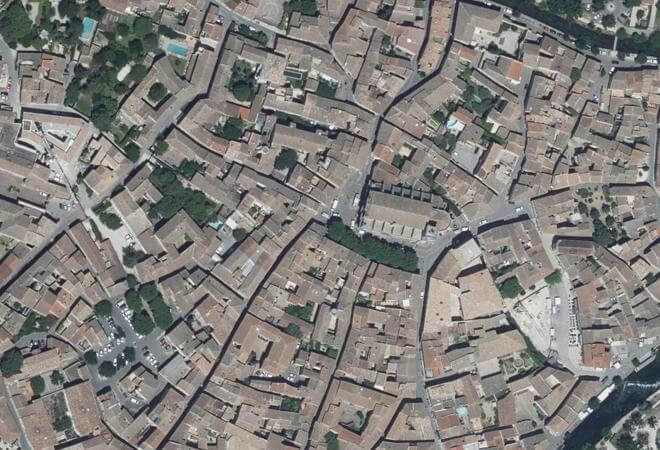 Vue aérienne Place de la liberté, L'Isle-sur-la-Sorgue