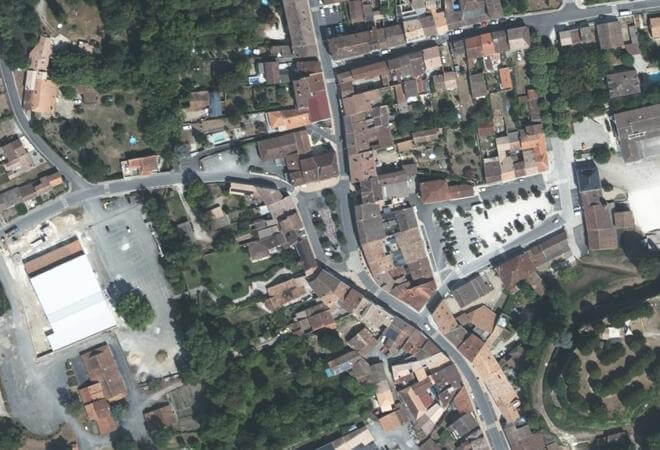 Vue aérienne Place de la mairie, Montguyon